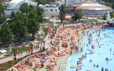 Üzlethelyiség kiadó a szoboszlói strandfürdőn